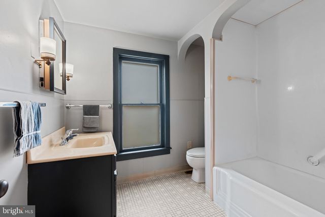 6 S PENN ST, Hanover, PA 17331