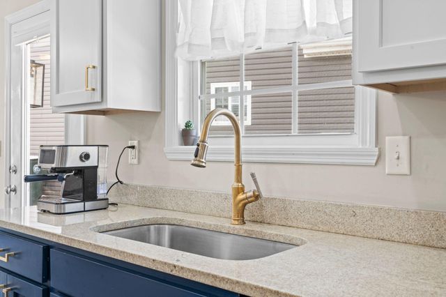 2900 Sullivans Trace, Lexington, KY 40511