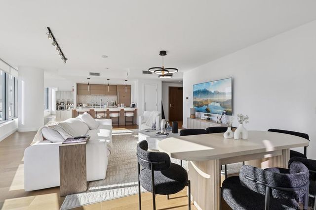 888 W E St 1504, San Diego, CA 92101