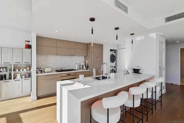 888 W E St 1504, San Diego, CA 92101