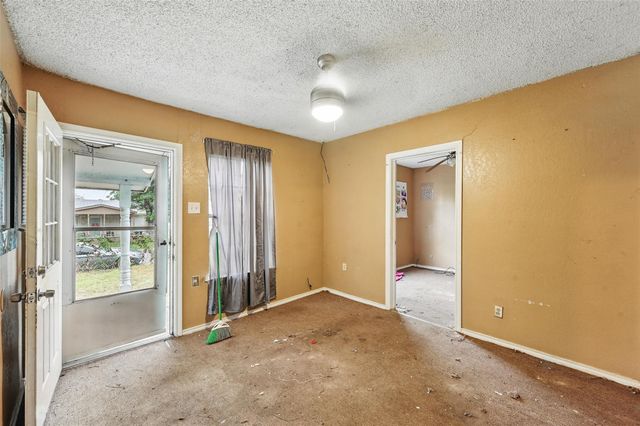 3824 Stuart Drive, Fort Worth, TX 76110