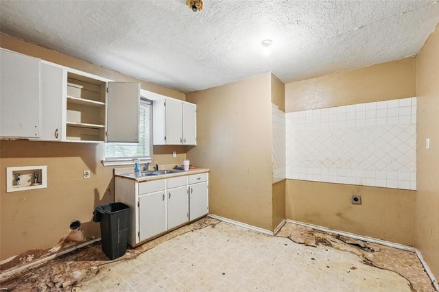 3824 Stuart Drive, Fort Worth, TX 76110