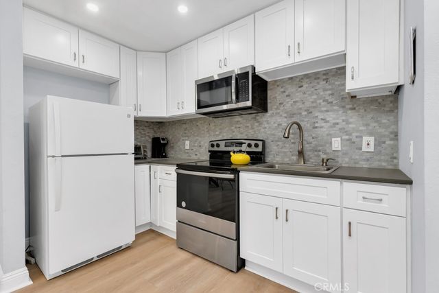 23350 Vanowen Street, West Hills, CA 91307