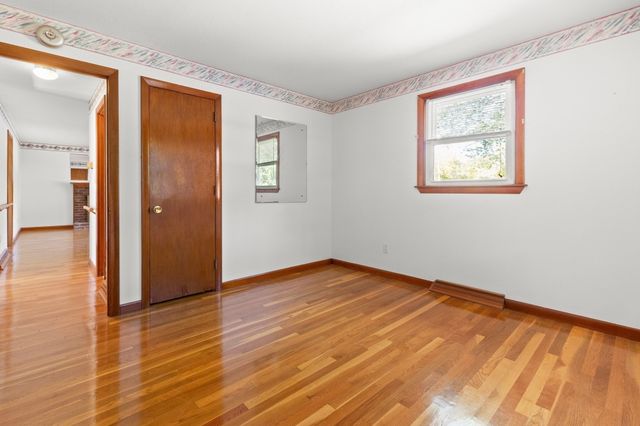 163 Center St, Groveland, MA 01834