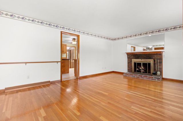 163 Center St, Groveland, MA 01834