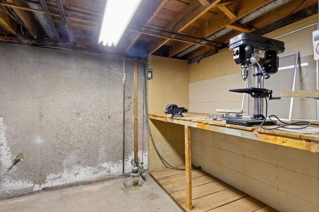 163 Center St, Groveland, MA 01834