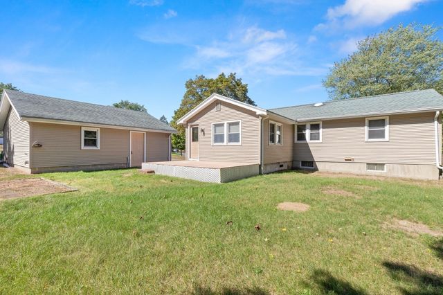 163 Center St, Groveland, MA 01834