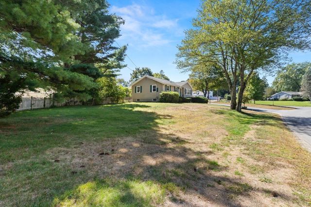 163 Center St, Groveland, MA 01834