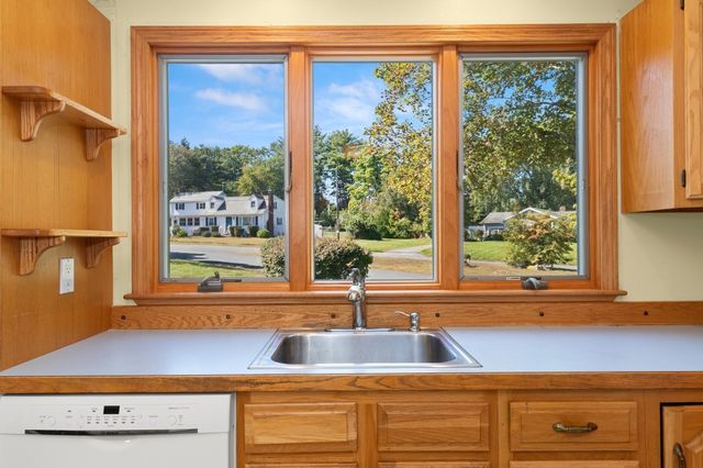 163 Center St, Groveland, MA 01834