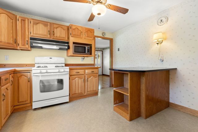 163 Center St, Groveland, MA 01834