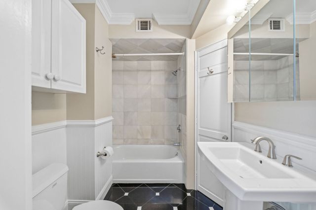 53 Garden St 4, Boston, MA 02114
