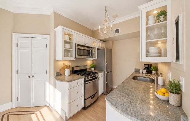 53 Garden St 4, Boston, MA 02114