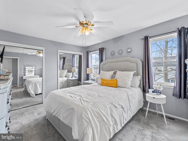 3 HEWITT LN, Sicklerville, NJ 08081