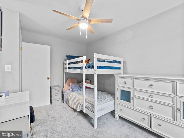 3 HEWITT LN, Sicklerville, NJ 08081