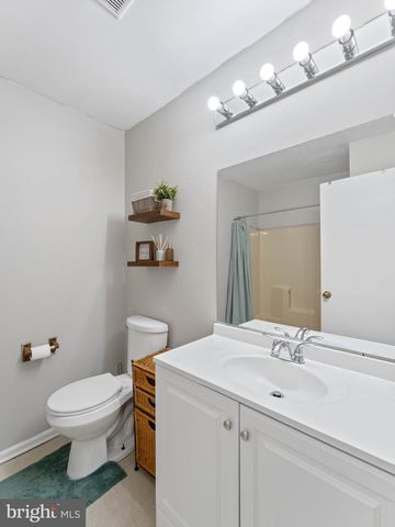 3 HEWITT LN, Sicklerville, NJ 08081