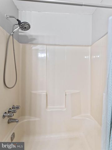 3 HEWITT LN, Sicklerville, NJ 08081