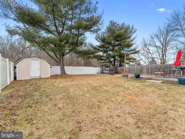 3 HEWITT LN, Sicklerville, NJ 08081