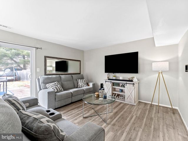 3 HEWITT LN, Sicklerville, NJ 08081