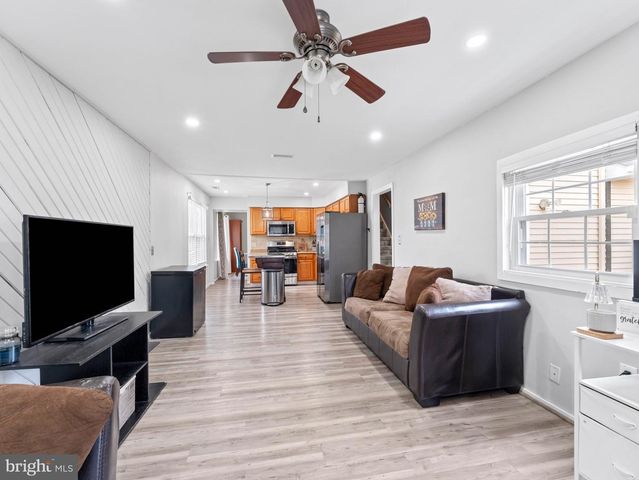 3 HEWITT LN, Sicklerville, NJ 08081