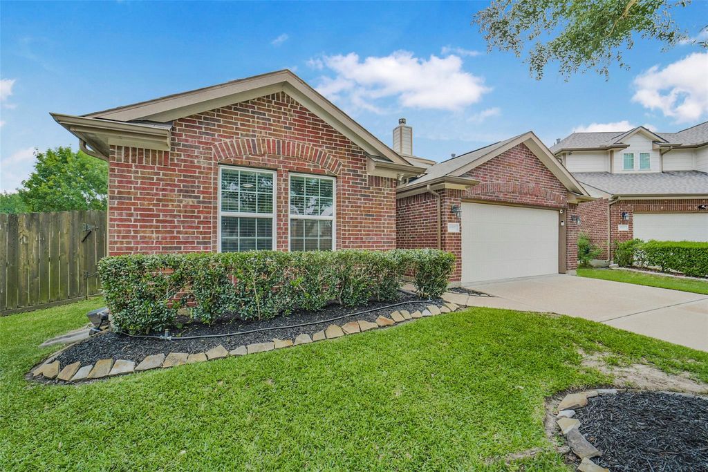 6302 Bain Drive, Missouri City, TX 77459