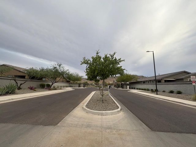 1649 W La Mirada Drive, Phoenix, AZ 85041