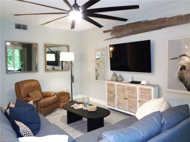 575 El Camino Real 6, Naples, FL 34119