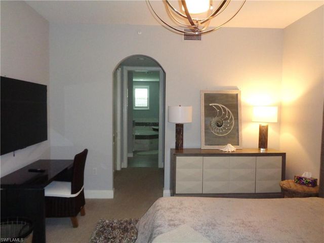 575 El Camino Real 6, Naples, FL 34119