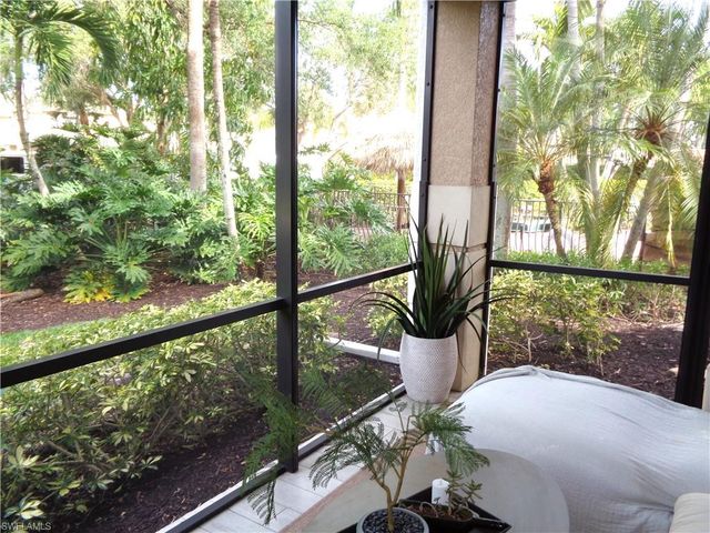 575 El Camino Real 6, Naples, FL 34119