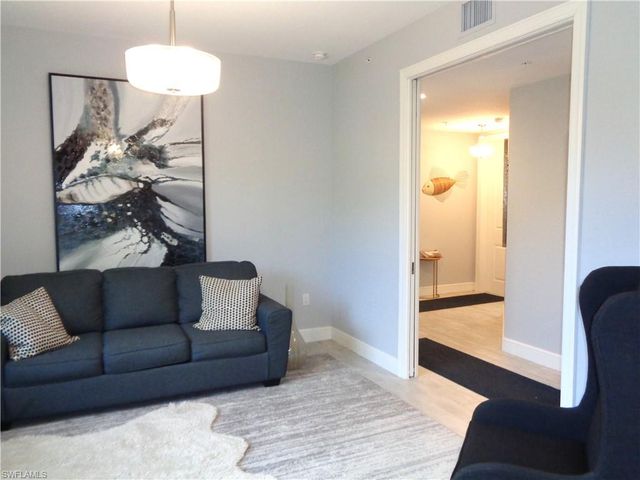 575 El Camino Real 6, Naples, FL 34119