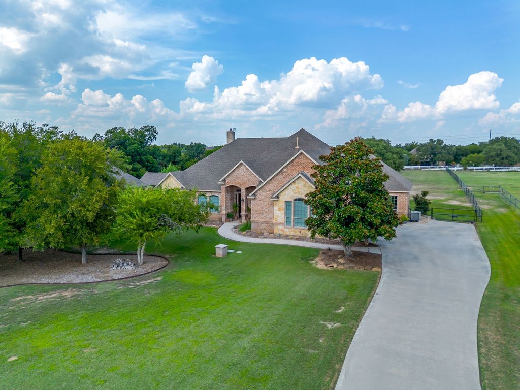 13041 Stacey Valley Drive, Azle, TX 76020