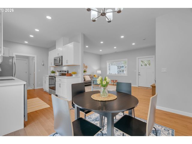 5306 Jean Rd, Lake Oswego, OR 97035