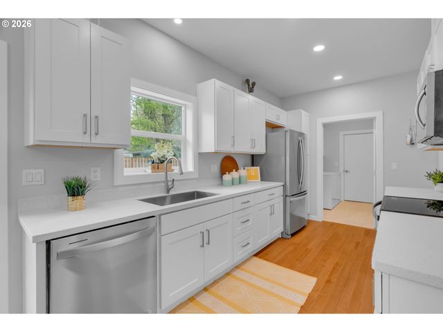 5306 Jean Rd, Lake Oswego, OR 97035