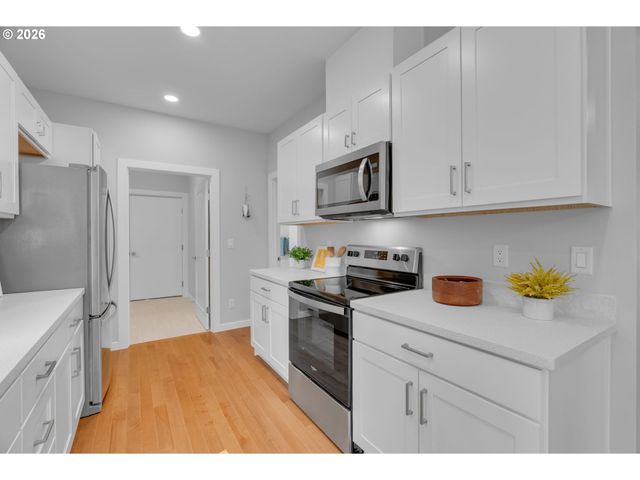 5306 Jean Rd, Lake Oswego, OR 97035