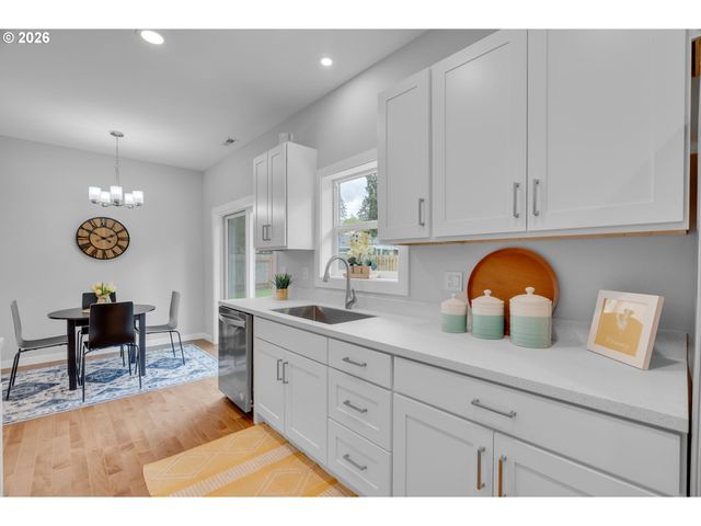 5306 Jean Rd, Lake Oswego, OR 97035