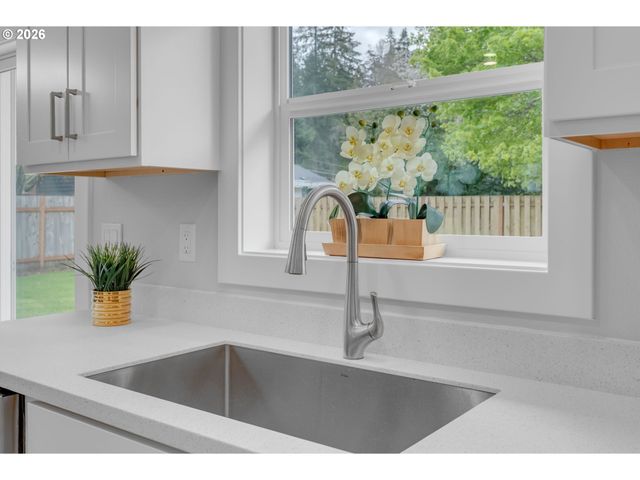 5306 Jean Rd, Lake Oswego, OR 97035