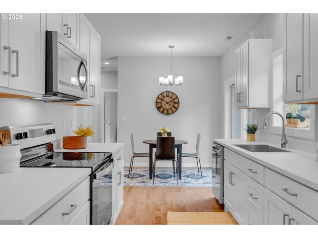 5306 Jean Rd, Lake Oswego, OR 97035