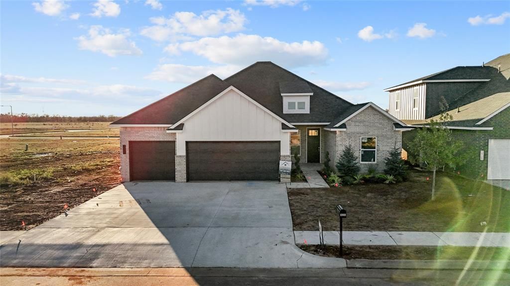 16109 Navarra Way, Oklahoma City, OK 73170