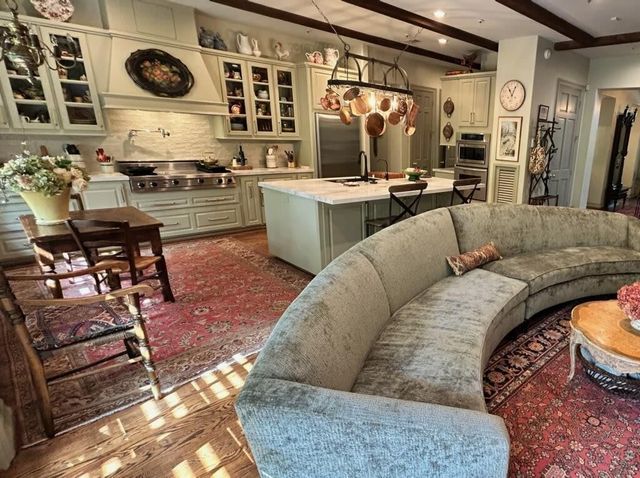 7 Hudson Circle, Houston, TX 77024