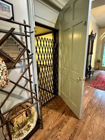 7 Hudson Circle, Houston, TX 77024