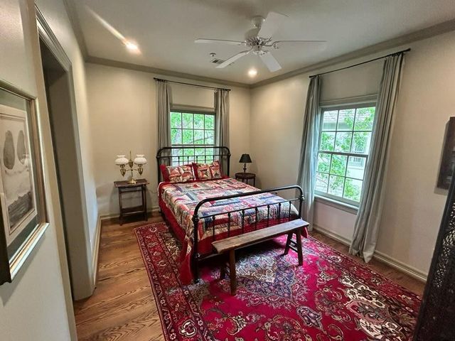 7 Hudson Circle, Houston, TX 77024