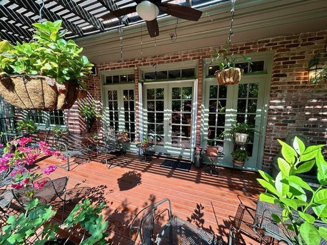 7 Hudson Circle, Houston, TX 77024