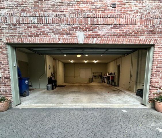 7 Hudson Circle, Houston, TX 77024