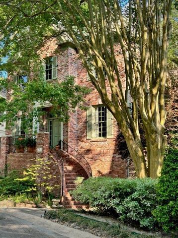 7 Hudson Circle, Houston, TX 77024