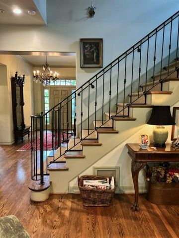 7 Hudson Circle, Houston, TX 77024