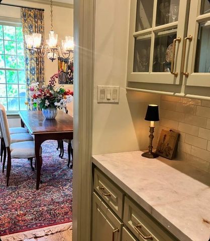 7 Hudson Circle, Houston, TX 77024