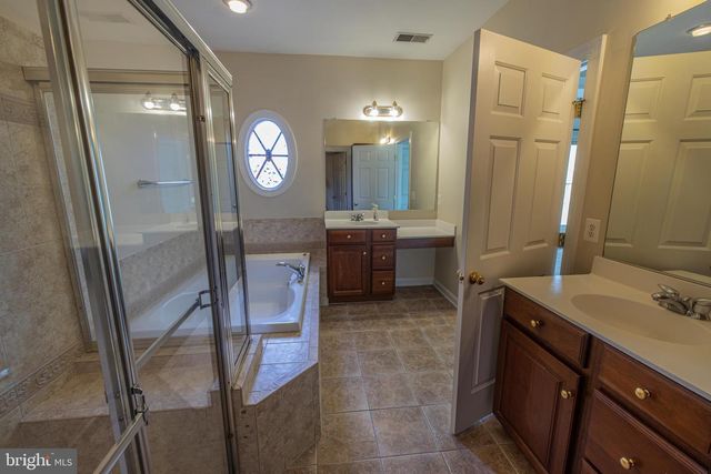9243 POINT REPLETE DR, Fort Belvoir, VA 22060