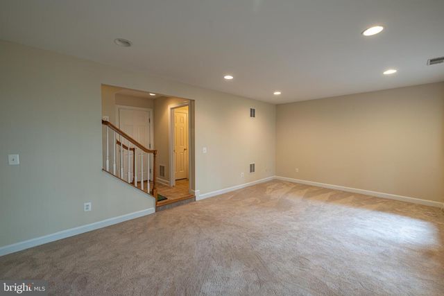 9243 POINT REPLETE DR, Fort Belvoir, VA 22060
