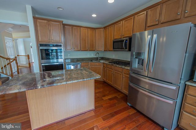 9243 POINT REPLETE DR, Fort Belvoir, VA 22060