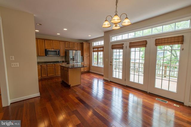 9243 POINT REPLETE DR, Fort Belvoir, VA 22060