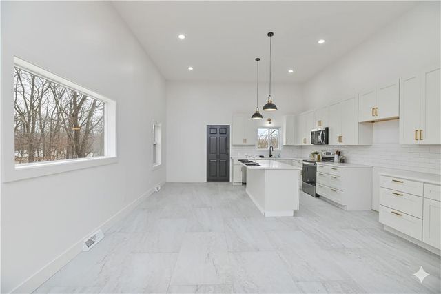 9901 Countryside Road, Lenexa, KS 66215